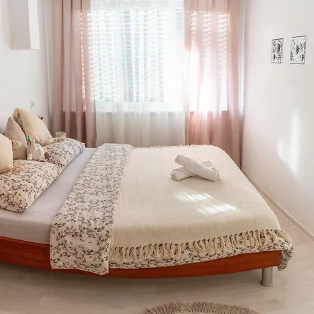 Lili Apartment *